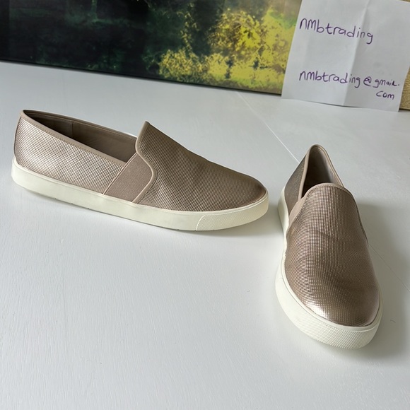 Vince textured gold fabric 10M(40) slip on flats - Picture 6 of 16